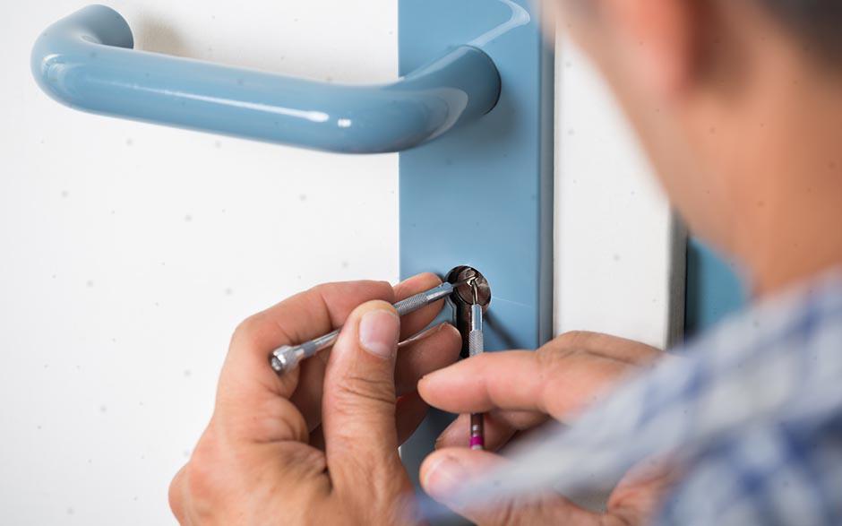 changer serrure porte garage basculante Paris 19