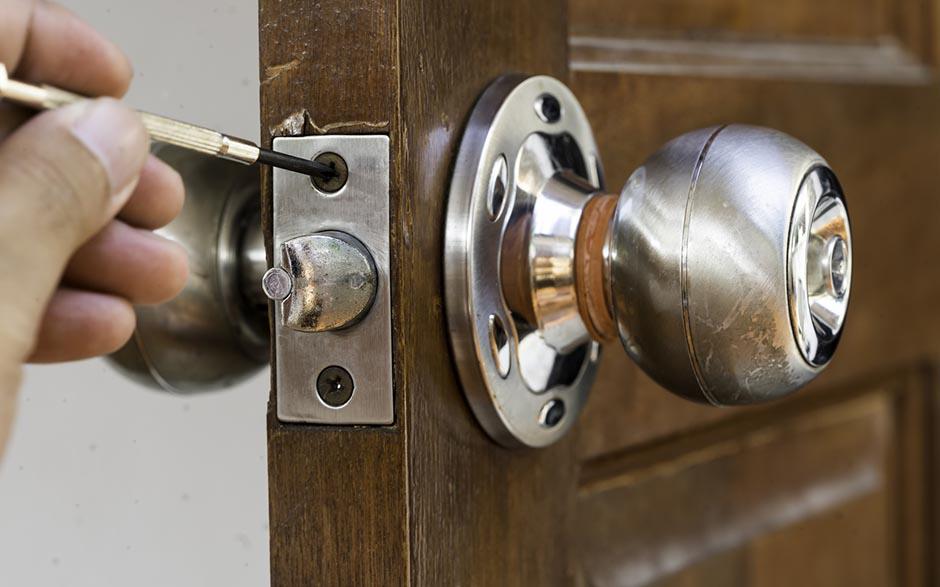 changer serrure porte garage basculante Paris 19